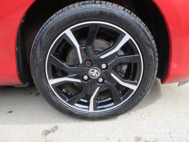 2016 Toyota Yaris 1.5 Hybrid Design 5dr CVT