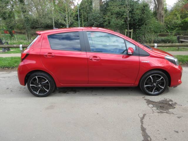 2016 Toyota Yaris 1.5 Hybrid Design 5dr CVT