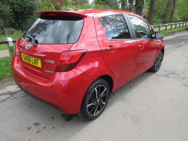 2016 Toyota Yaris 1.5 Hybrid Design 5dr CVT