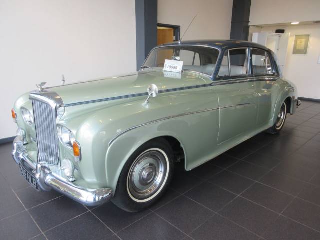 Bentley Series III 6.2 4 Door Saloon Petrol Grey/blue